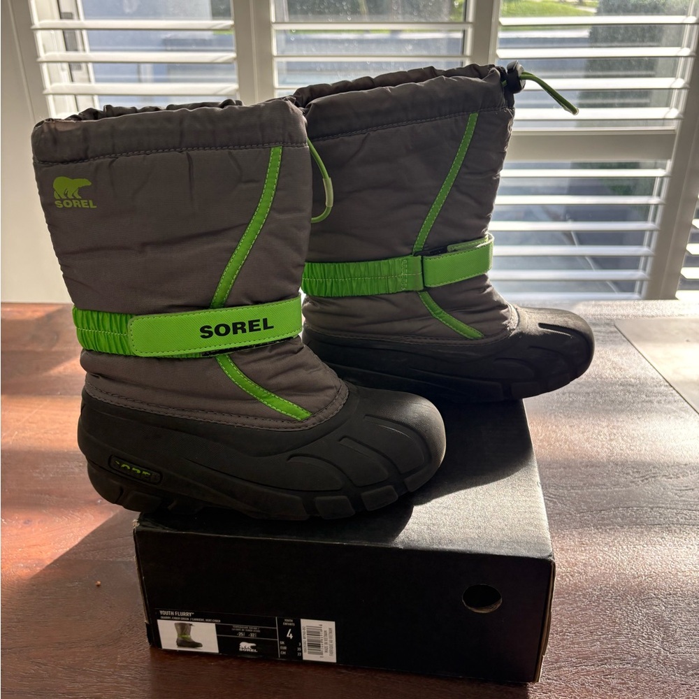 Sorel Youth Flurry - Kids' Boots in Charcoal and Lime